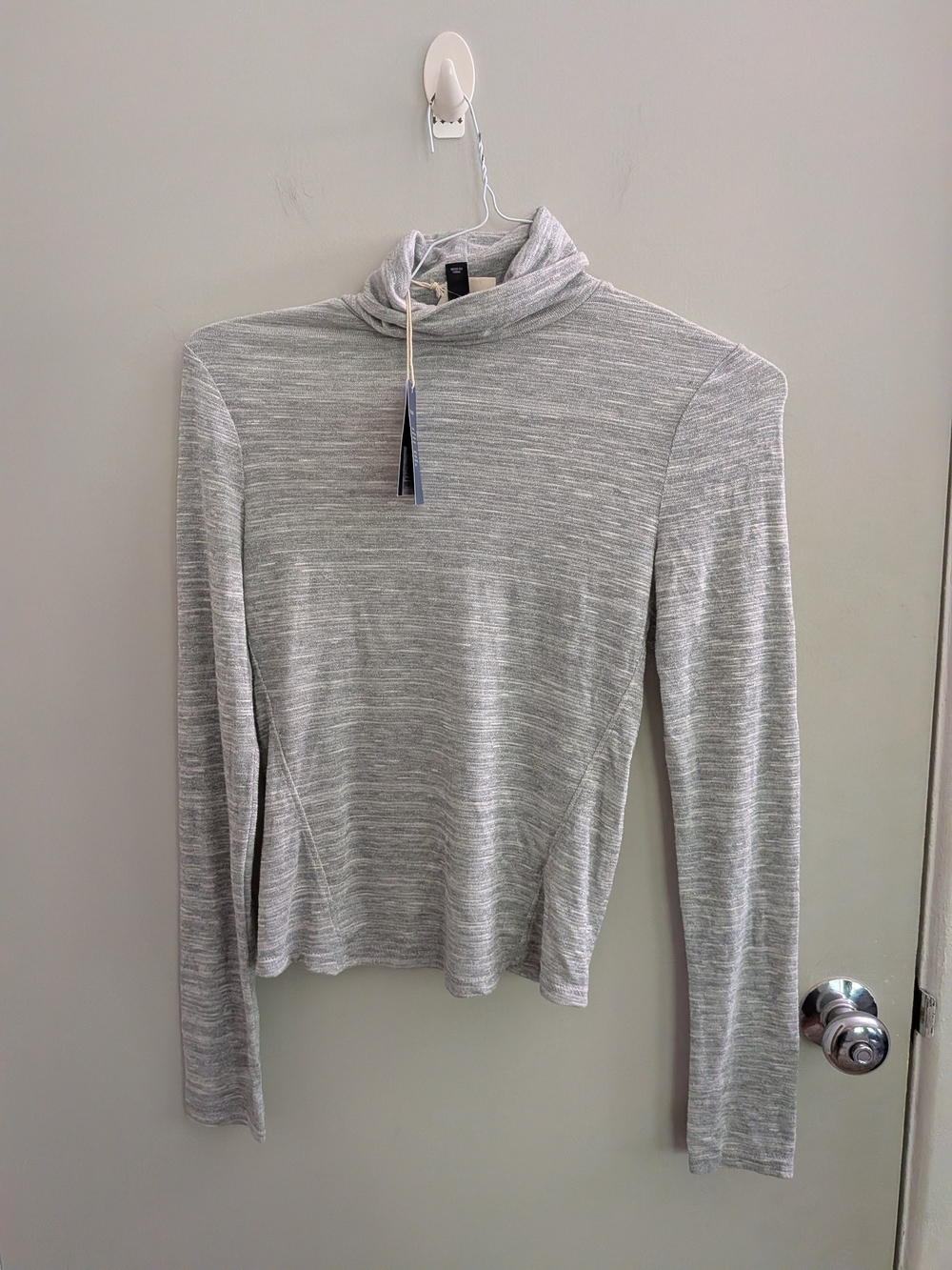 NWT Universal Thread XS Heather Gray Marled Knit Mock Neck Top Layer Classic Tee